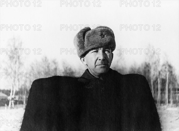 Lieutenant-generat pavel belov, commander of a red army cavalry unit, world war ll, march 1942.