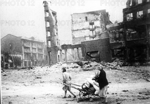 Battle of stalingrad, world war 2, civilian refugees.