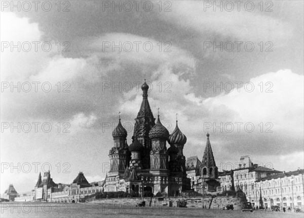 St, basil's cathedral in red square, moscow, ussr sometime in the 1940s ...