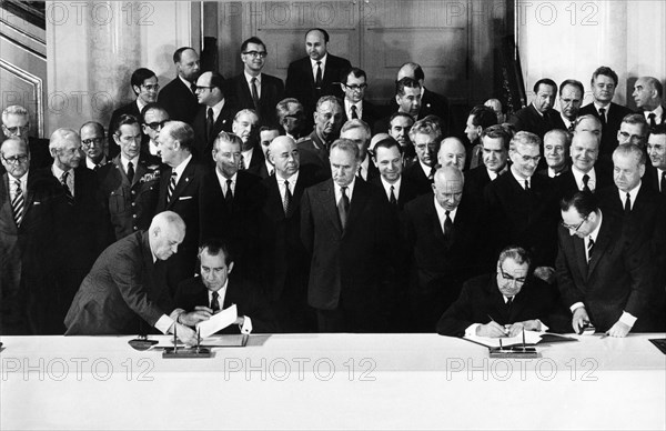 Signing of stratetic arms limitation talks treaty (salt 1) in the kremlin, moscow, ussr, on may 26th, 1972, principle signatories: richard nixon, president of the united states and leonid brezhnev, general secretary of cpsu.