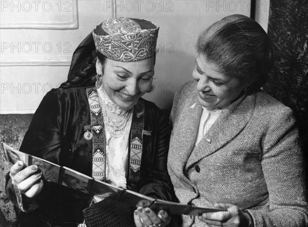 Council of women's international democratic federation holds session in moscow, november 1949, eslanda robeson, vice-president of the american women's congress, and people's artist of the uzbek republic temars khanum, during the intermission between sittings of the session.