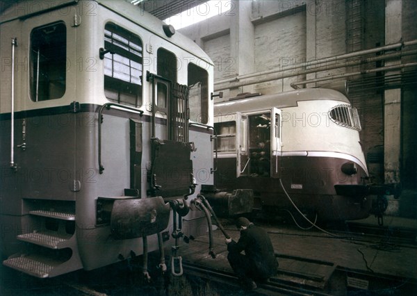 Trains made in the ganz factory, the green one is for poland and the red one is for czechoslovakia, hungary, 1950s.