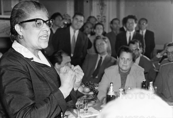 Eslanda robeson performing at a get together for her husband, paul robeson, with the musical and theatrical world of moscow, held at the alliance of soviet societies of friendship and cultural relations with foreign countries, august 1958.