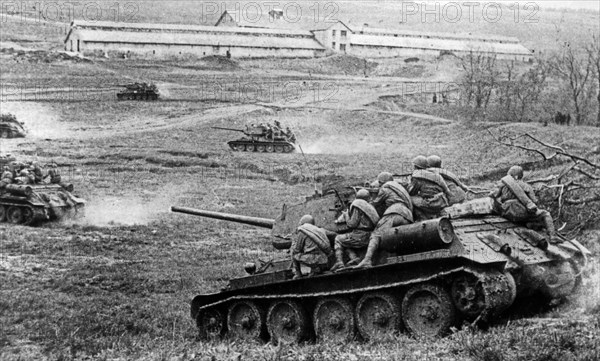 Soviet t-34 tanks attacking in the odessa region in april 1944, ukrainian front.