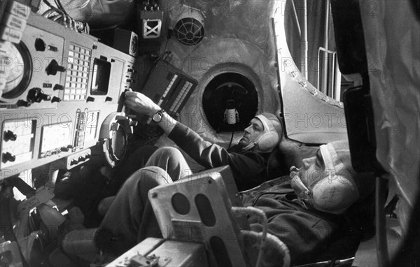 Soyuz-9 commander andrian nikolayev (foreground) and flight engineer vitaly sevastyanov during training, june 1970.