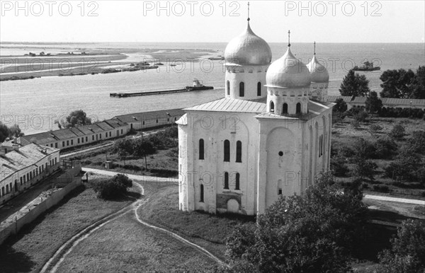 Novgorod, russia - st, george's cathedral (right) - part of yuriyev monastery complex.