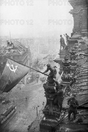 World war 2, the great patriotic war, the raising of the soviet flag over the reichstag in berlin, germany, may 1, 1945,  ???, ??????, ????? ?????? (????????? ???? 150-? ?????? ???????? ll ??????? ???????? ?????????? ???????) ??? ??????? ?????????.