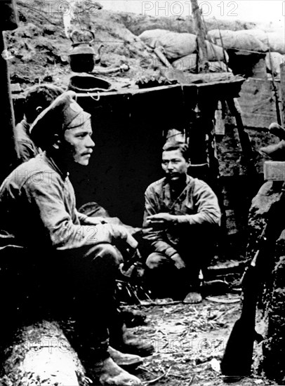 World war one, the western front, soldiers of the russian 95th infantry regiment in a trench, 1917.