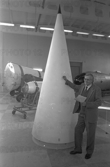 Kapustin yar, astrahkan region, russia, viktor lukyanov, chief of the kapustin yar nuclear museum, demonstrating one of soviet first warheads for ballistic missiles used by the soviet army after 1956.