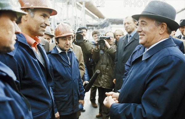 General secretary of the communist party, mikhail gorbachev, meeting with workers in the proletarsky district of moscow, ussr, 1985.