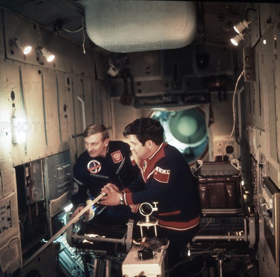 Soyuz 30, cosmonauts miroslaw hermaszewski (poland) and pyotr klimuk training, 1978.