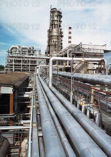 Yaroslavl, russia, 8/02: refining complex of the yaroslavl oil refinery, a subsidiary of slavneft oil and gas company (pictured in august 2002.