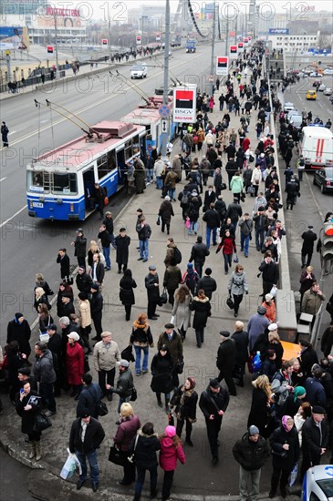 Moscow, russia, march 29, 2010, crowds of passengers await surface transport vehicles on krymsky bridge next to park kultury station after two blasts rocked stations on sokolnicheskaya line of the moscow underground.