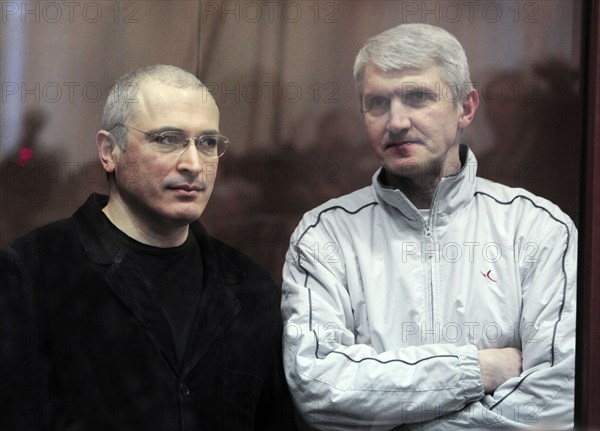 Moscow, russia, december 27, 2010, former yukos chief mikhail khodorkovsky (l) and former menatep bank chief platon lebedev appear at the khamovniki district court, the court is expected to issue its ruling on the second case against the two men who have been found guilty of stealing more than 200m tonnes of oil from yukos subsidiaries.