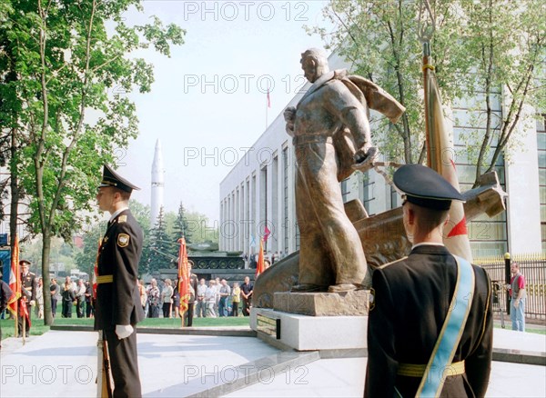 Moscow,russia, august 12, a monument to the crew of the nuclear-powered submarine kursk, which wrecked on august 12, 2000, was unveiled at moscows central museum of armed forces on monday (ops), sculptor lev kerbel designed the monument.