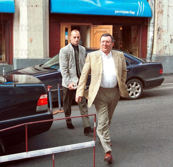 Moscow, russia, july 19, 2000, vladimir gusinsky (foreground) on his way to the prosecutor-general's office to be interrogated, the interrogation of the owner of a media holding took place at the prosecutor-general's office, gusinsky's property was arrested today by the office.