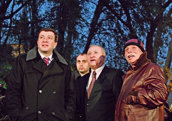 Tbilisi, georgia, december 18, 2006, tbilisi mayor gigi ugulava, israeli ambassador to georgia shabtai tsur and president of the georgian national olympic committee, business tycoon badri patarkatsishvili, l-r, attend the hanukkah celebration outside the cityi´s synagogue.