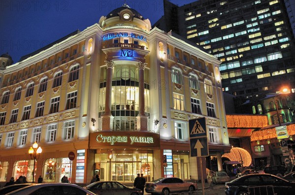 Moscow, russia, building of the staraya ulitsa shopping centre in arbat street at night, march 2007.