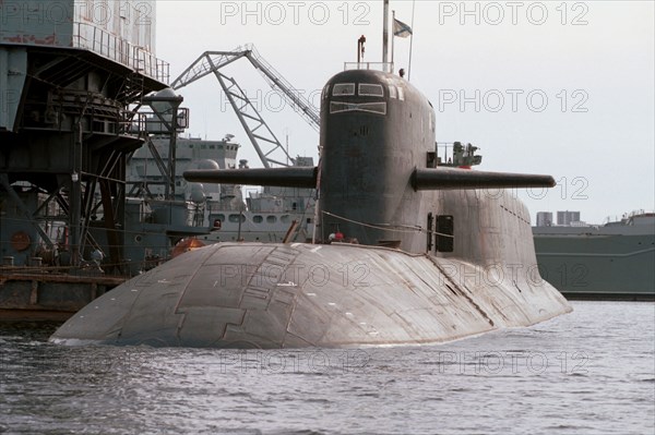 Russian nuclear-powered 'novomoskovsk' submarine, 2/04.