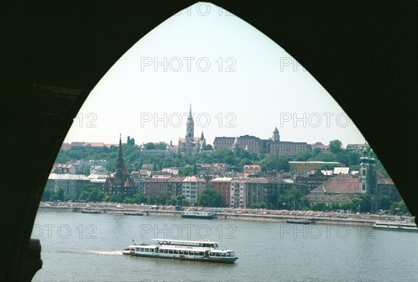 The chain bridge, the oldest in budapest, over the danube river at night, 1995.