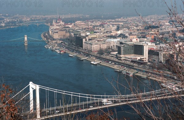 The chain bridge, the oldest in budapest, over the danube river at night, 1995.