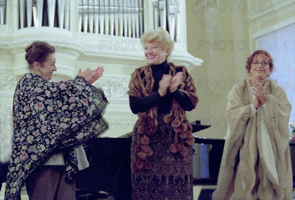 Russian opera star yelena obraztsova (c) introduces romanian and italian singers ileana kotrubas (l) and gabriela tucci to their master class students at the st,petersburg conservatory, st,petersburg, russia, october 3 2003.