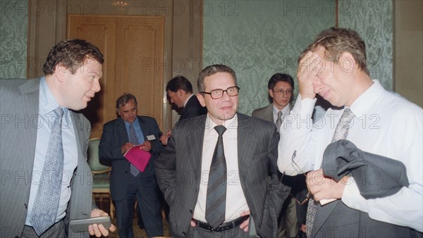 Moscow,russia, june 18 2002: left to right: the chairman of the board of alfa bank mikhail fridman, director general of 'mediasorcium' oleg kiselyov, and vladimir yevtushenkov, the president of the 'sistema' financial company at a meeting between russian and french entrep-reneurs, in moscow on tuesday, (photo itar-tass / valentin kuzmin)  .