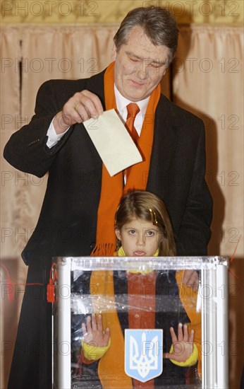 Ukraine election 2004, ukrainian opposition leader and presidential candidate viktor yushchenko casts his ballot at a polling station in kiev as his daughter sofllka looks on, during the second round of presidential election on sunday, november 21, kiev, ukraine, november 21 2004.