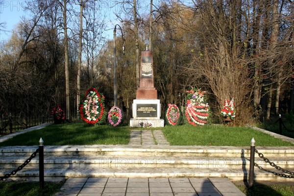 Monument to the eighth guards panfilov (316th) rifle division soldiers and officers who lost their lives defending the north-west approaches to moscow from german forces in 1941, moscow, russia.