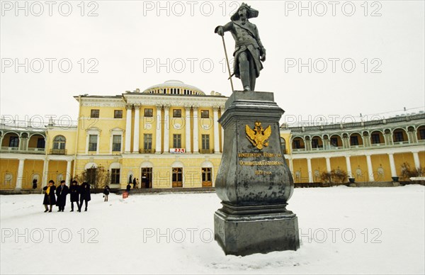 The grand palace, built by the scottish architect charles cameron between 1782 and 1786, in winter, pavlovsk, st, petersburg region, russia.