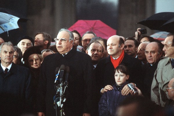 The official opening of the Brandenburg Gate..