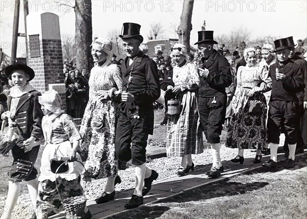 West Frisian wedding Location: Stompetoren: 1942.