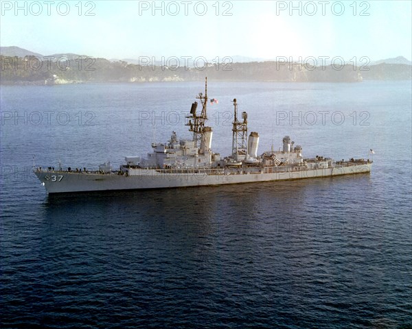 Guided missile destroyer USS FARRAGUT