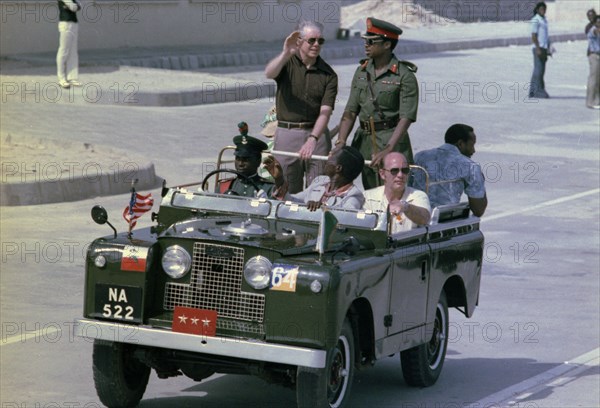 Jimmy Carter and Lt. Gen. Olusegun Obasanjo tour Lagos