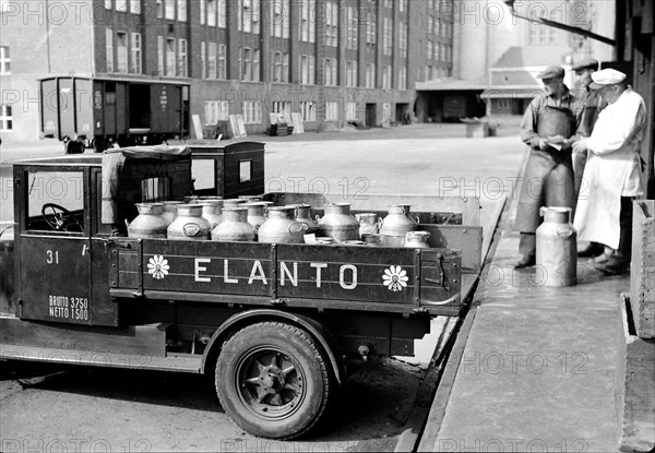 Elannon's milk car and dairy staff