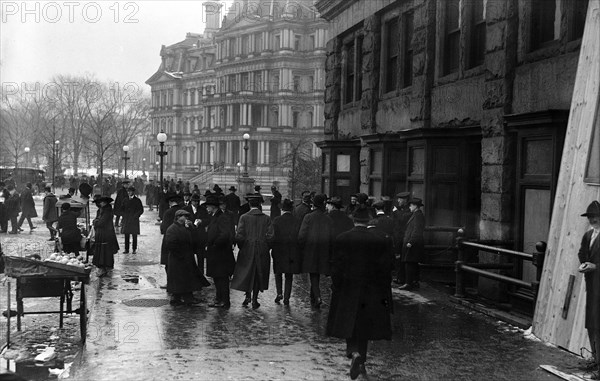 Street scene near 17th Street and State