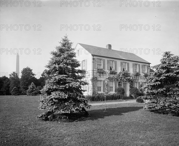 House; Washington Monument, Washington, D.C., in background. ca.  between 1910 and 1920