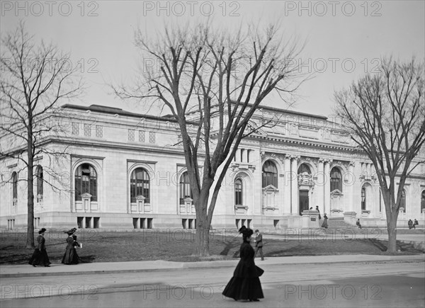 Women walking in front of the Carnegie Library in Washington D.C. ca. between 1909 and 1923