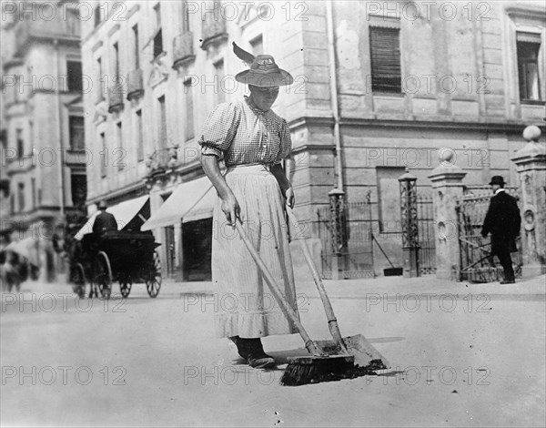 Women worker in Germany, street sweeper ca. between 1909 and 1920