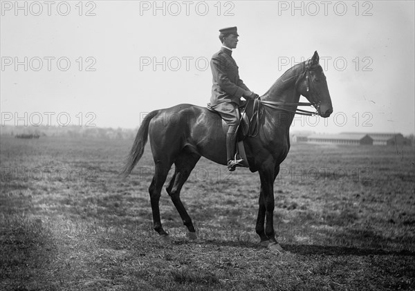 Lt. Adna Chaffee, Cavalry soldier on a horse, facing right ca. between 1909 and 1920