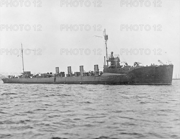 U.S.S. Preston underway ca.  between 1918 and 1920