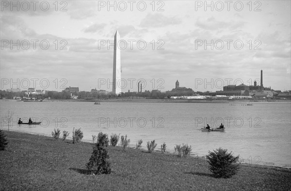 Washington Monument & basin ca. between 1909 and 1923