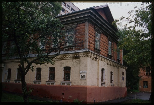 Kabatov house (Frunze Street, early 20th century), Khabarovsk, Russia; 2000