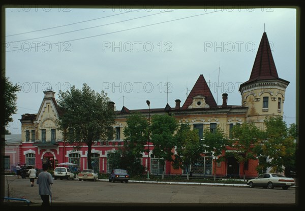 Kunst and Albers Department Store (Kalinin Street 52), (1892; 1909), Ussuriisk, Russia; 2000