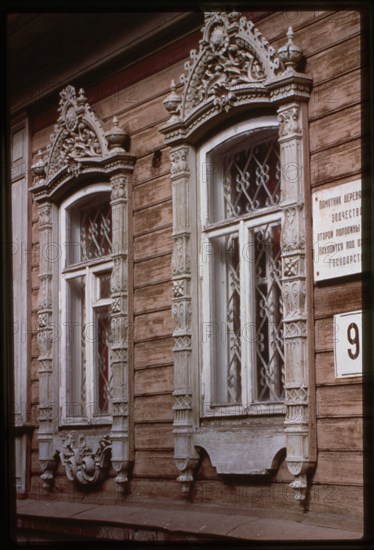 Log house, Semakov Street #9 (late 19th century), carved window frames, Tiumen, Russia 1999.