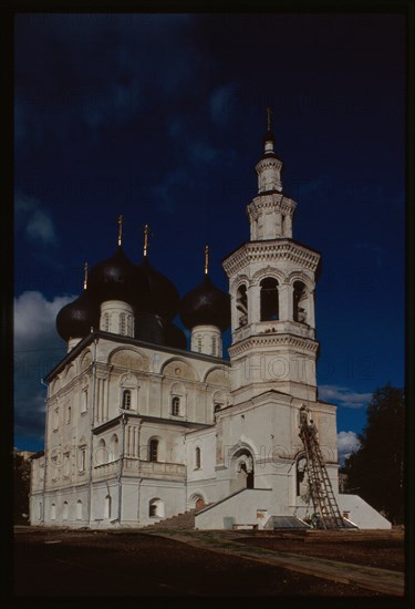 Church of St. Nicholas in Vladychnaia sloboda (1669), northwest view, Vologda, Russia 1998.