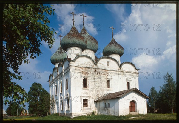 Church of the Resurrection (1690s), southwest view, Kargopol', Russia 1998.