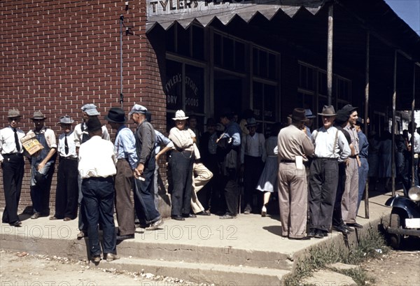 Farmers and townspeople in center of town on Court Day