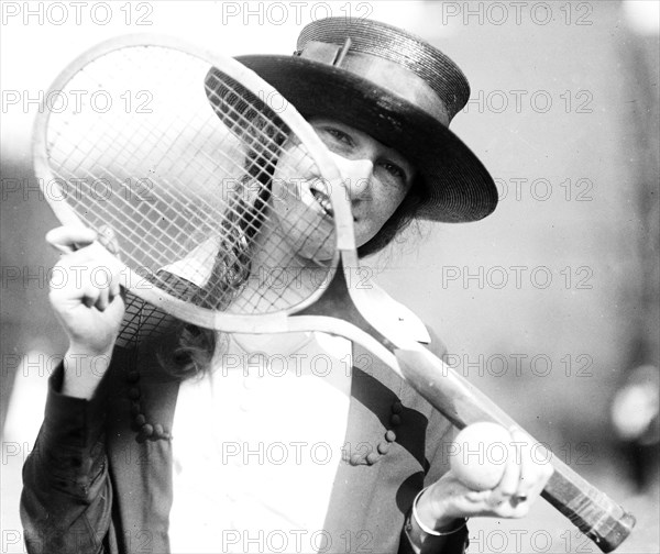 Female tennis player at Holton Arms School