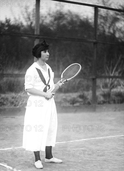 Female tennis player at Holton Arms School